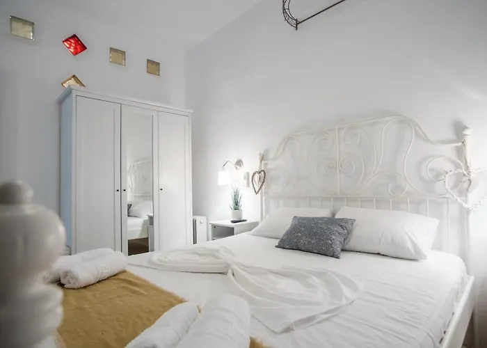 Villa Elpida - 3-bed With Stunning Sea Views, Plunge Pool Naousa